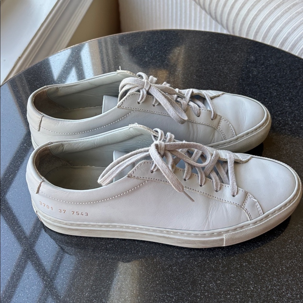 Women’s Common Projects original achilles low sneakers. Light grey, size 37.
